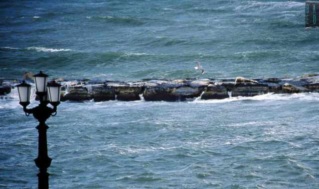 Bari, "allerta arancione": attesi forti venti da sud-est e pioggia torrenziale